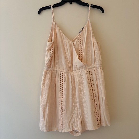 American Eagle Outfitters Pants - American Eagle Cream Lace Trim Romper – Size Large